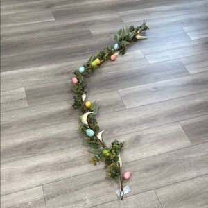 Beautiful garland with eggs never used it
